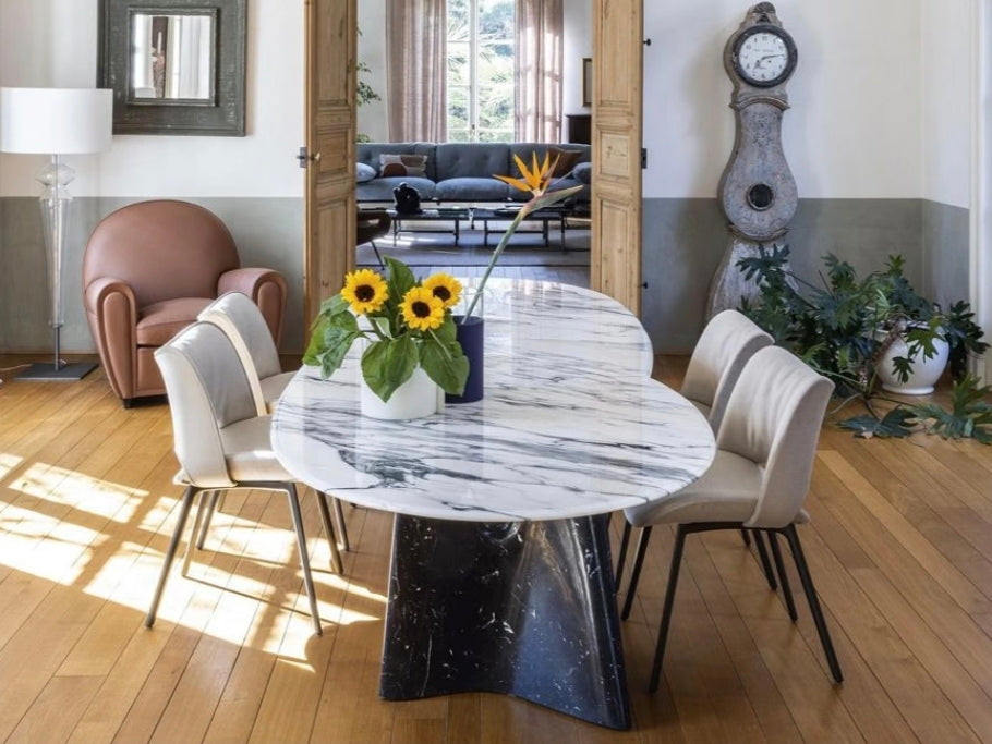 Infinitamente Dining Table