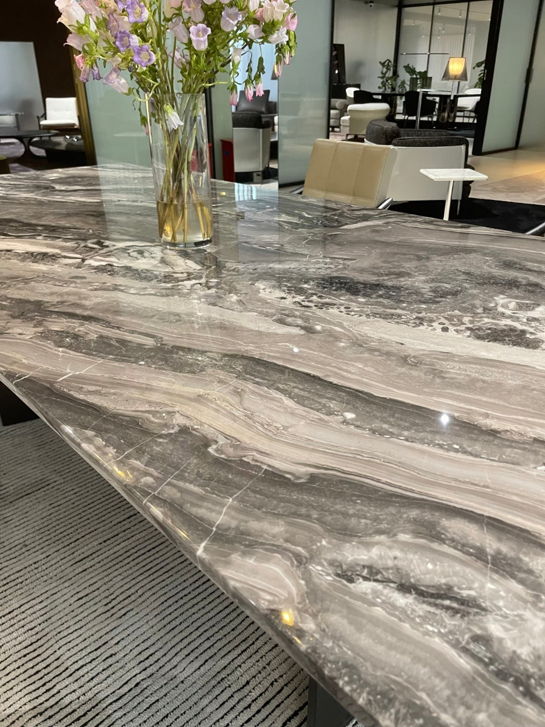 Linha Dining Table