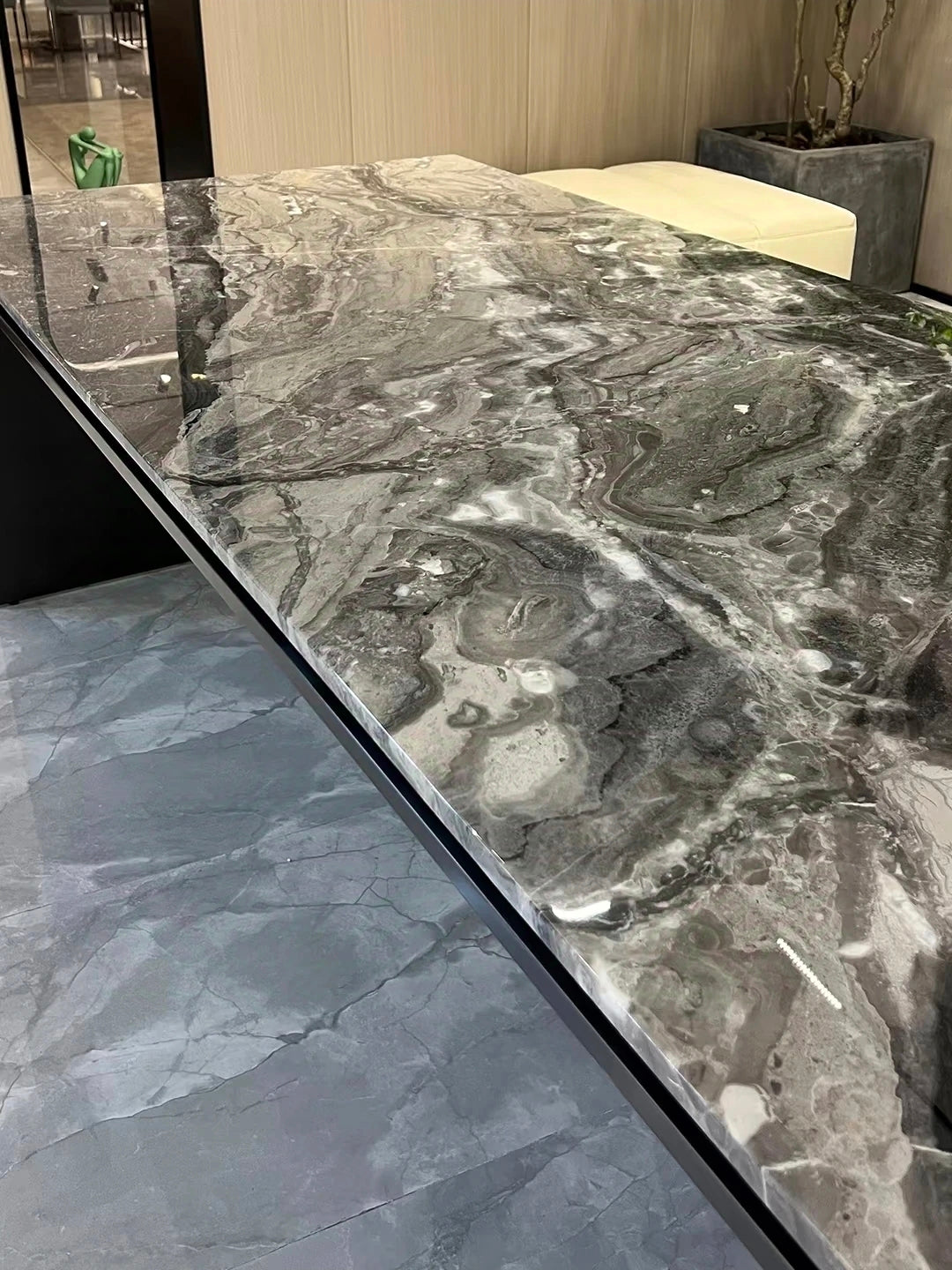 Linha Pro Dining Table