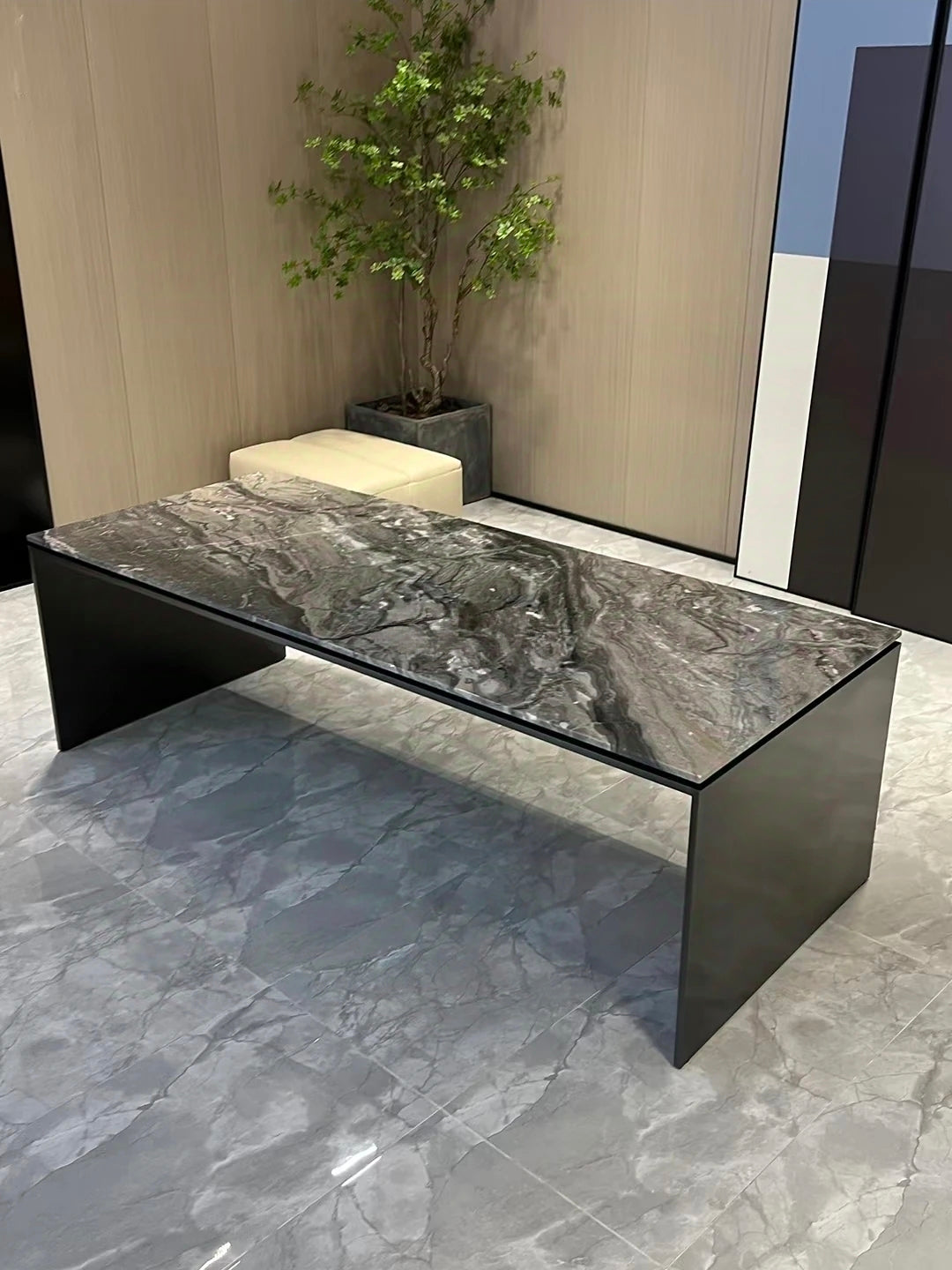 Linha Pro Dining Table