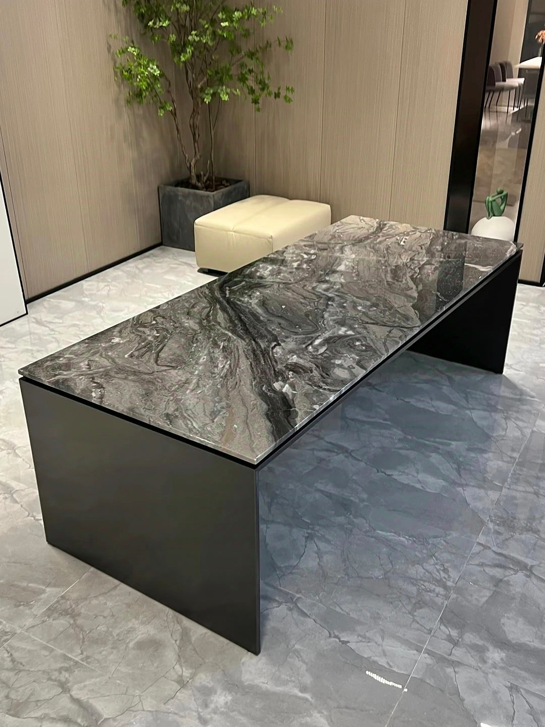 Linha Pro Dining Table