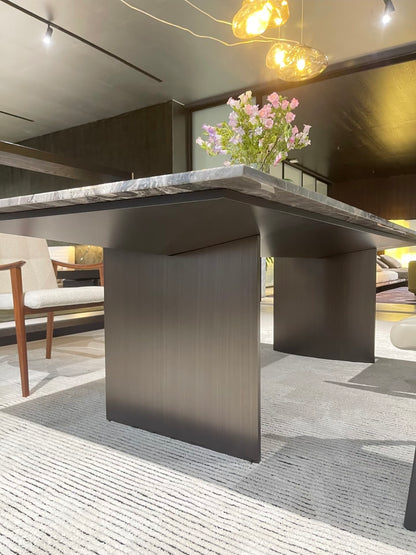 Linha Dining Table