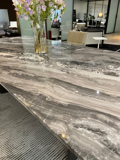 Linha Dining Table